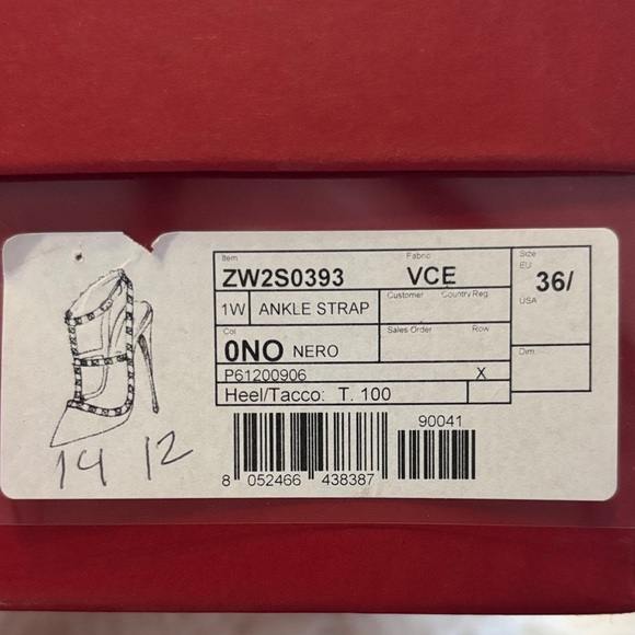 Valentino Rockstud Pumps - Black - Picture 5 of 5